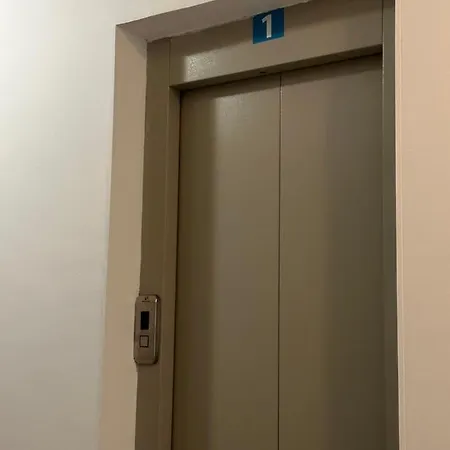 Big 2 Apartment *